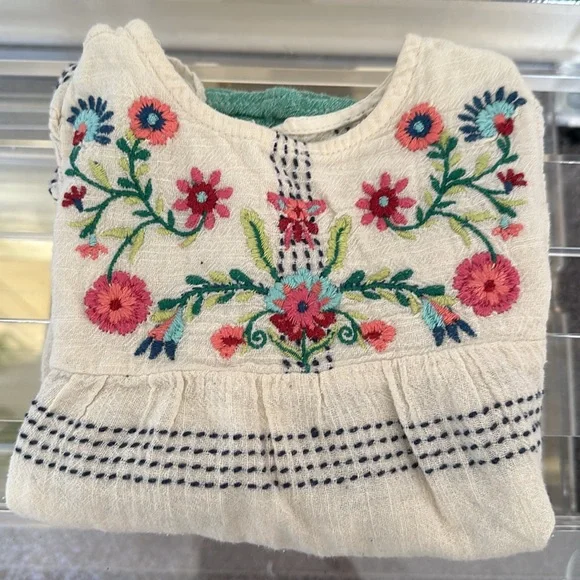 Beautiful Zara linen Embroidery Top - Picture 3 of 3